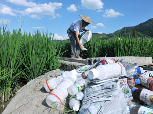 安徽農(nóng)村開展有毒有害垃圾回收工作，成果喜人